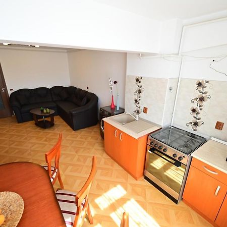 Vacation Apartment With Free Parking Nagyszeben Kültér fotó